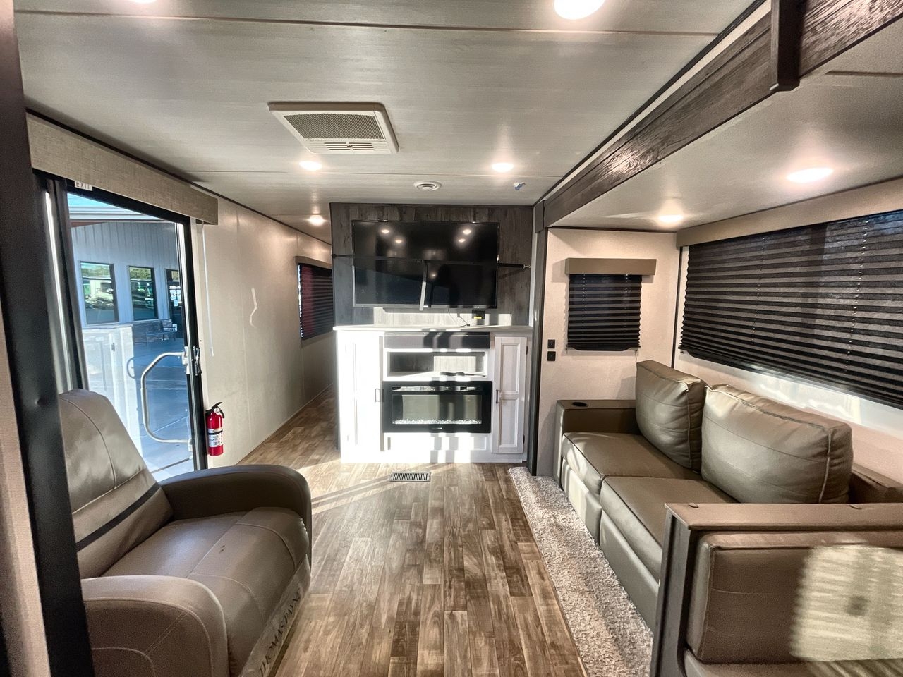 2023 KEYSTONE HIDEOUT 38FKTS