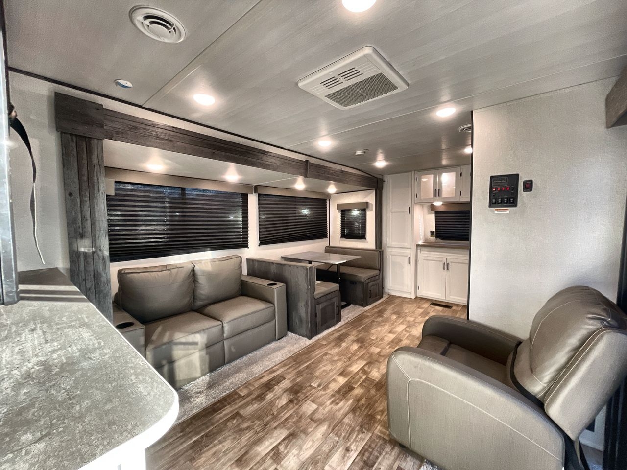 2023 KEYSTONE HIDEOUT 38FKTS