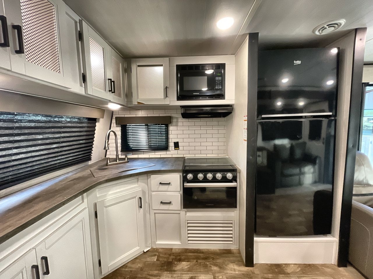 2023 KEYSTONE HIDEOUT 38FKTS