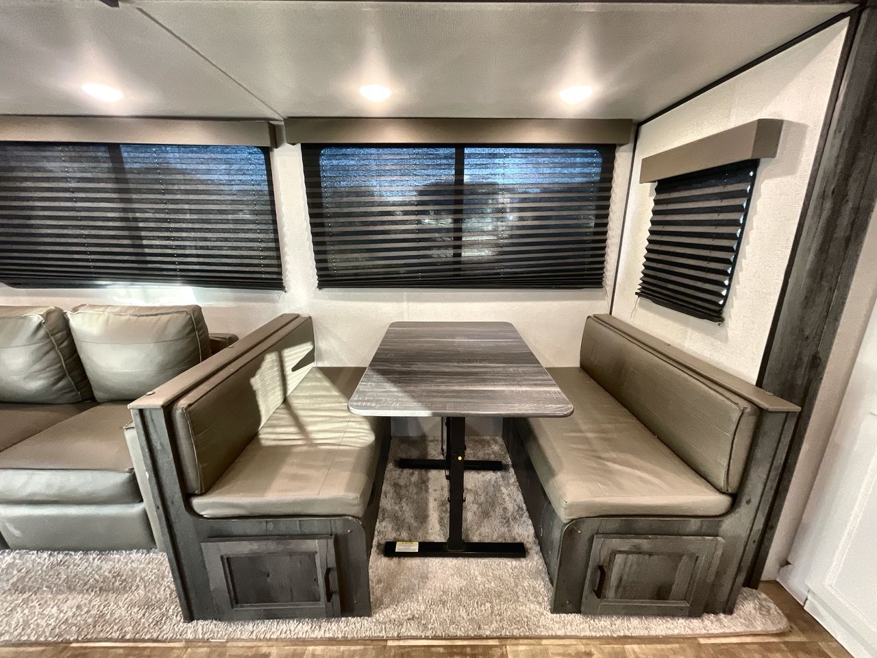 2023 KEYSTONE HIDEOUT 38FKTS