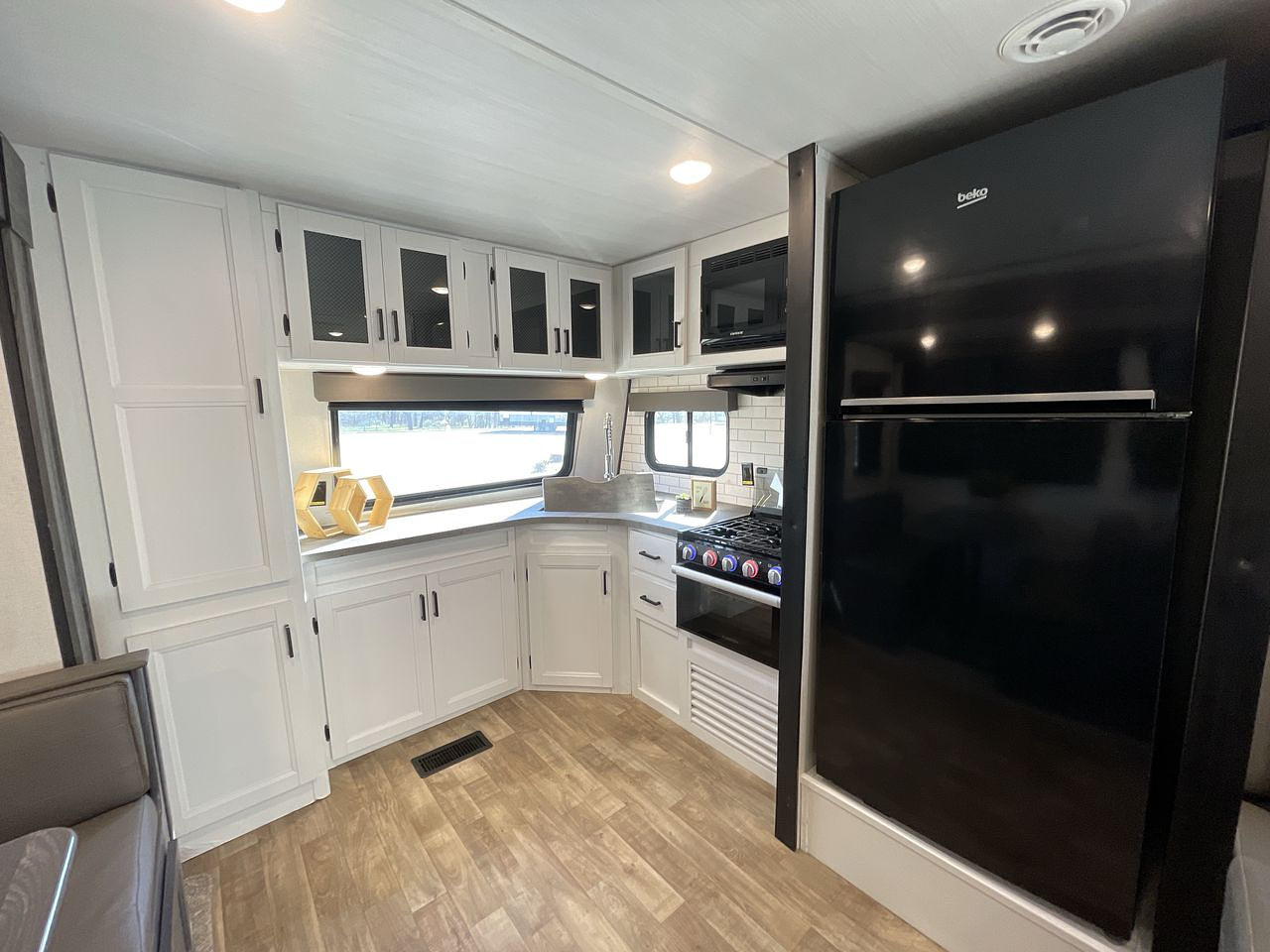 2023 KEYSTONE HIDEOUT 38FKTS