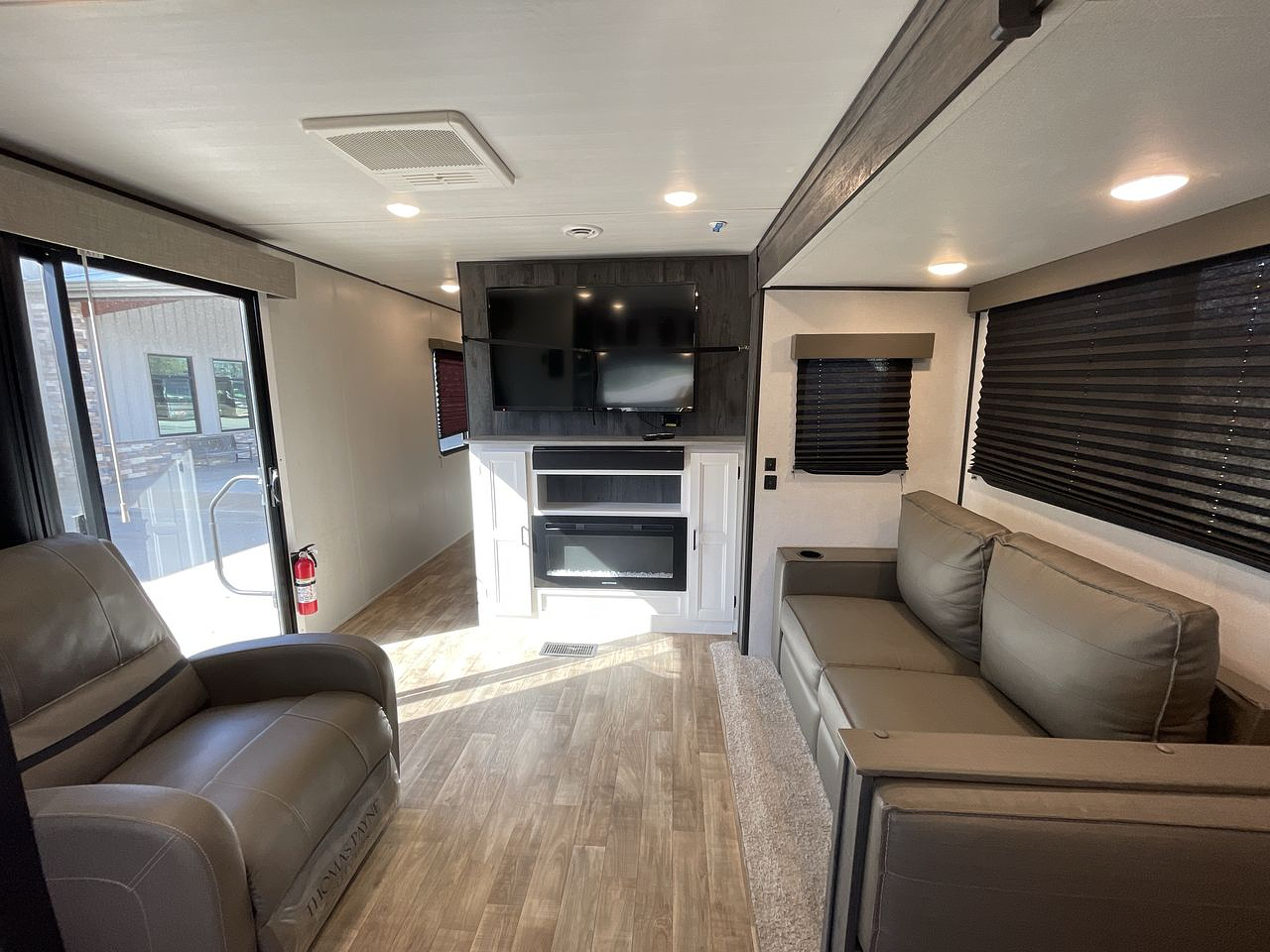 2023 KEYSTONE HIDEOUT 38FKTS