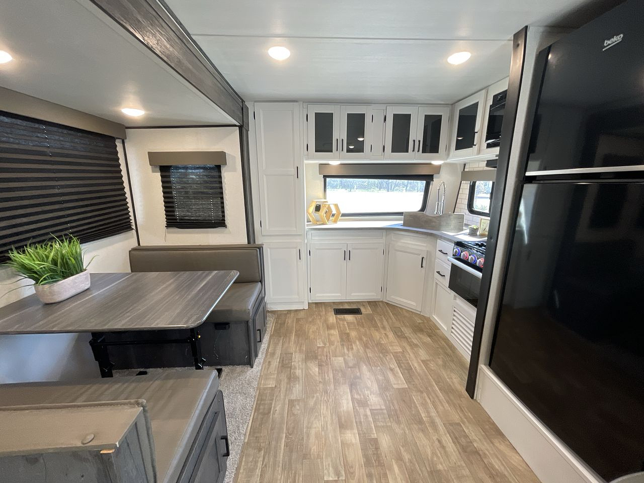 2023 KEYSTONE HIDEOUT 38FKTS