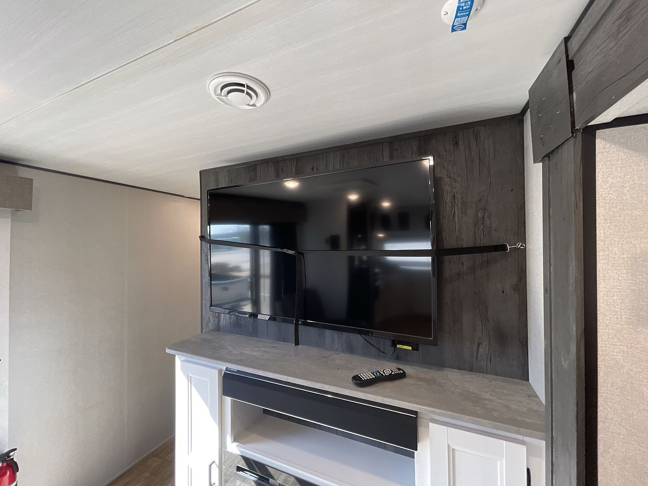 2023 KEYSTONE HIDEOUT 38FKTS