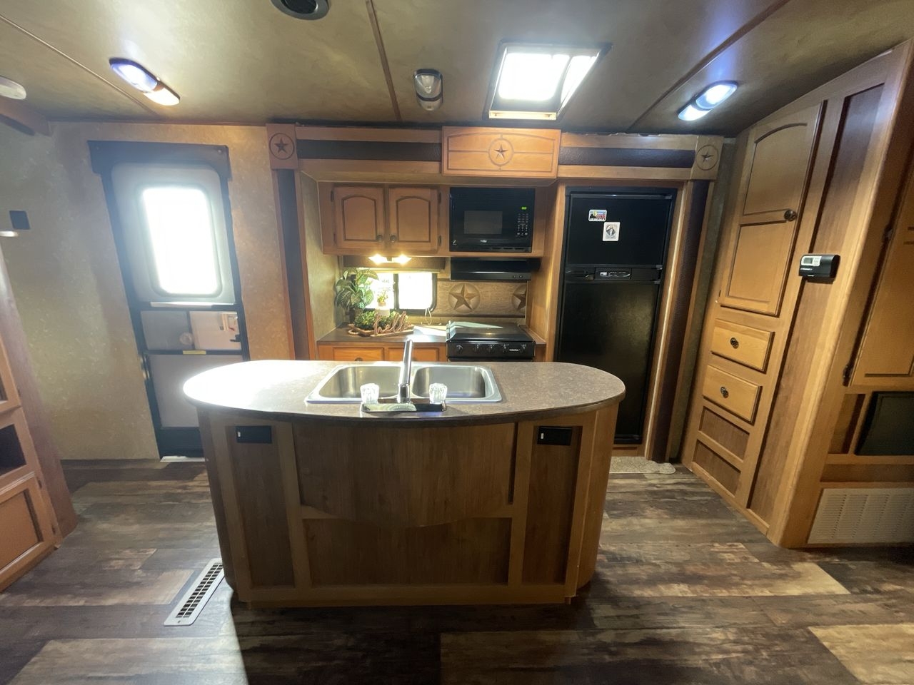 2015 CROSSROADS HILL COUNTRY 26RB