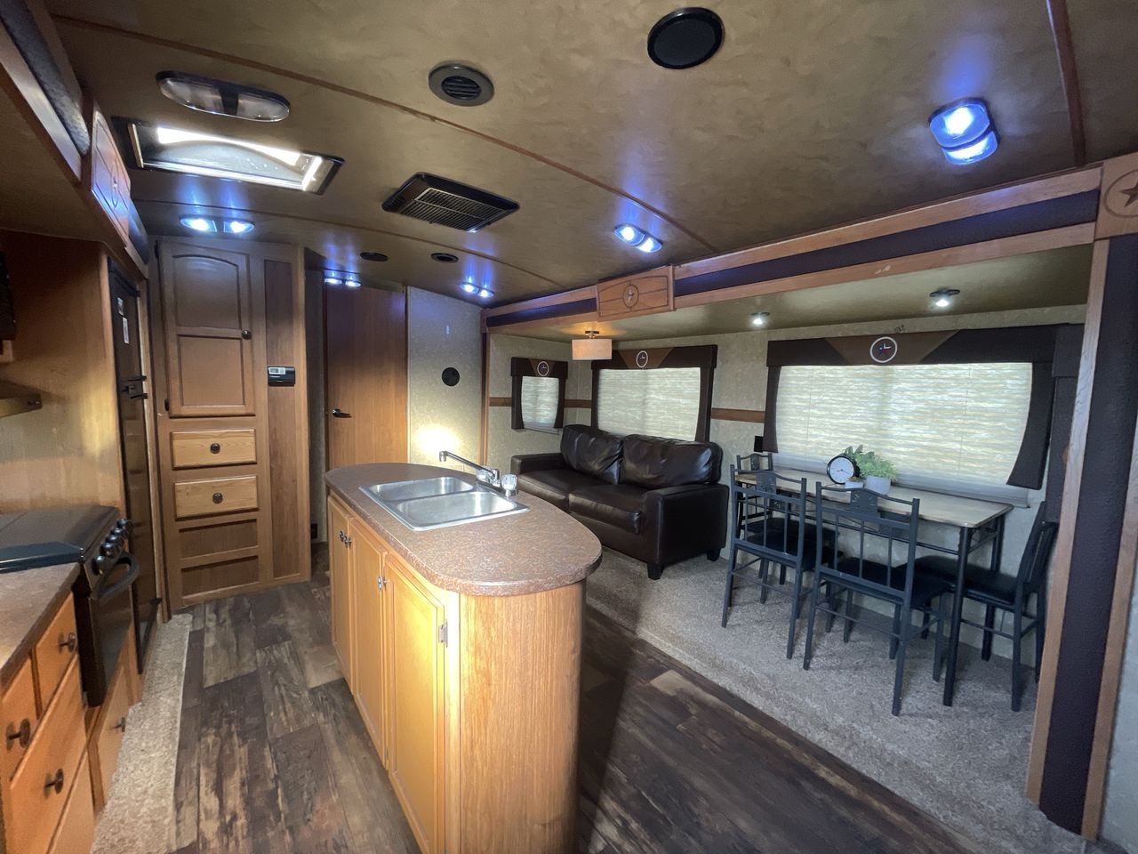 2015 CROSSROADS HILL COUNTRY 26RB