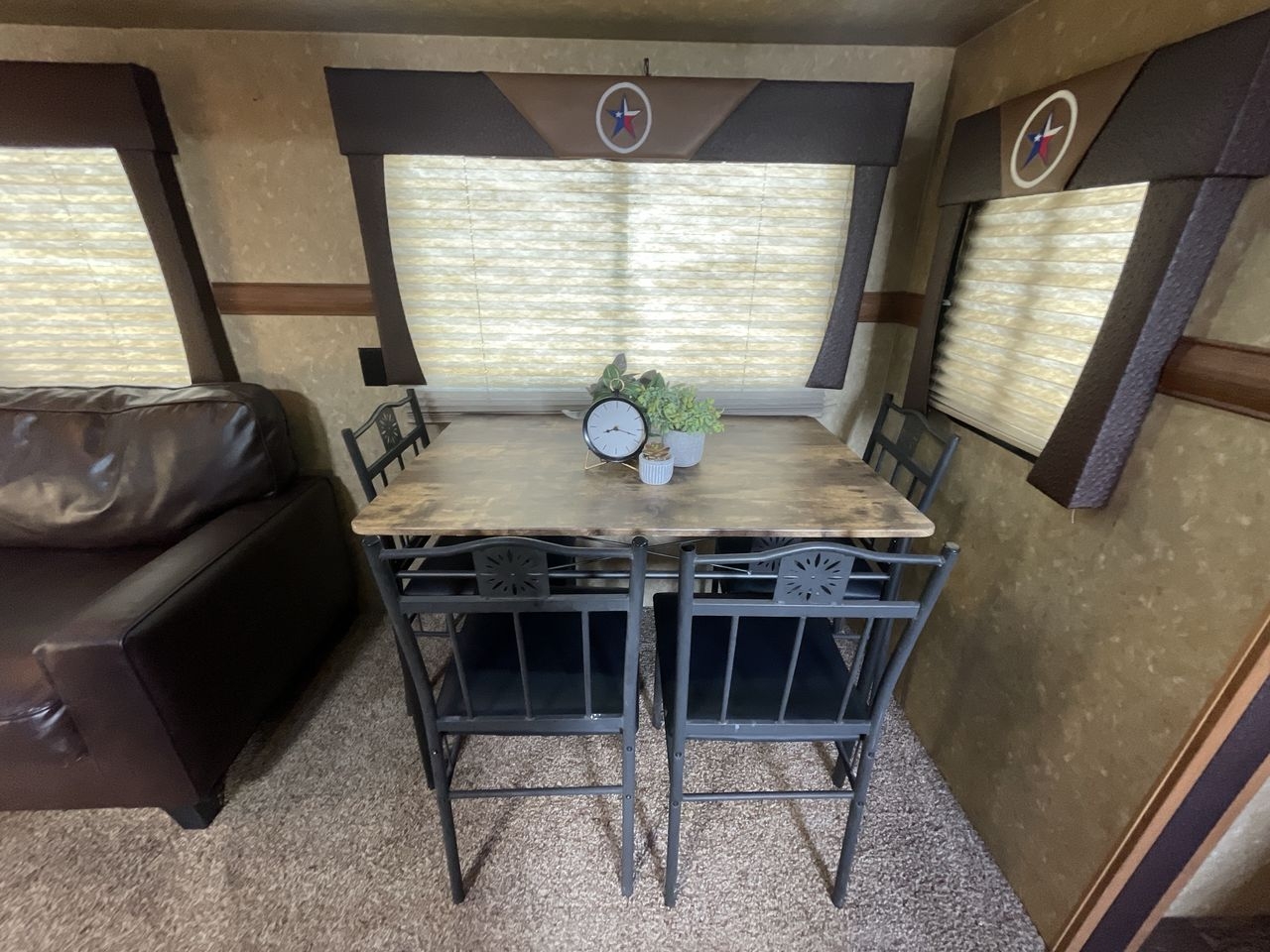 2015 CROSSROADS HILL COUNTRY 26RB