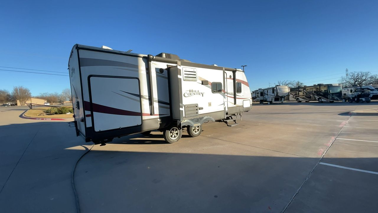 2015 CROSSROADS HILL COUNTRY 26RB