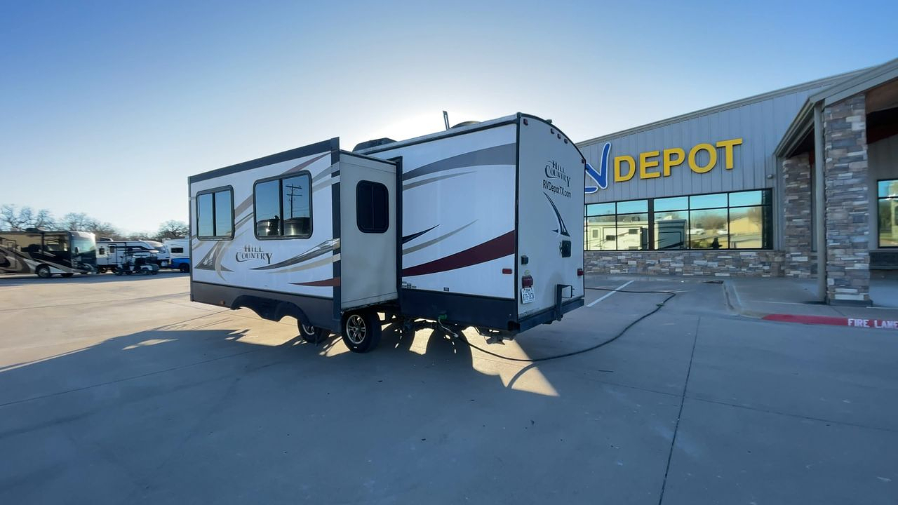 2015 CROSSROADS HILL COUNTRY 26RB