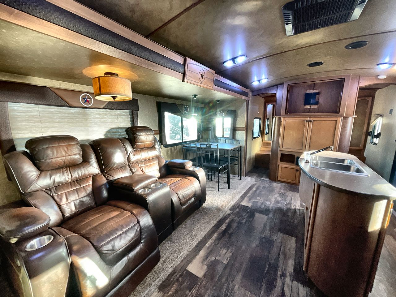 2015 CROSSROADS HILL COUNTRY 26RB