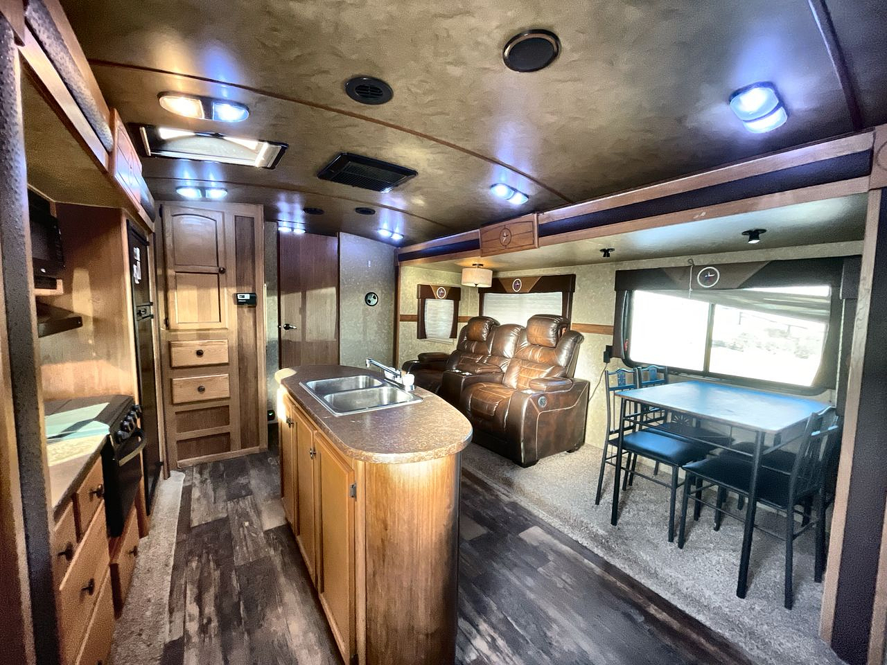 2015 CROSSROADS HILL COUNTRY 26RB