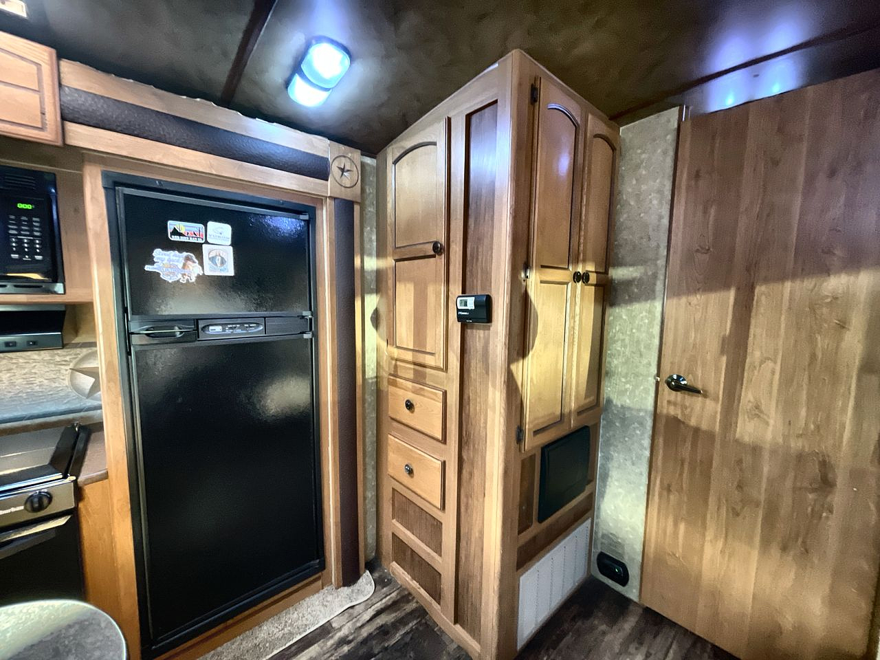 2015 CROSSROADS HILL COUNTRY 26RB