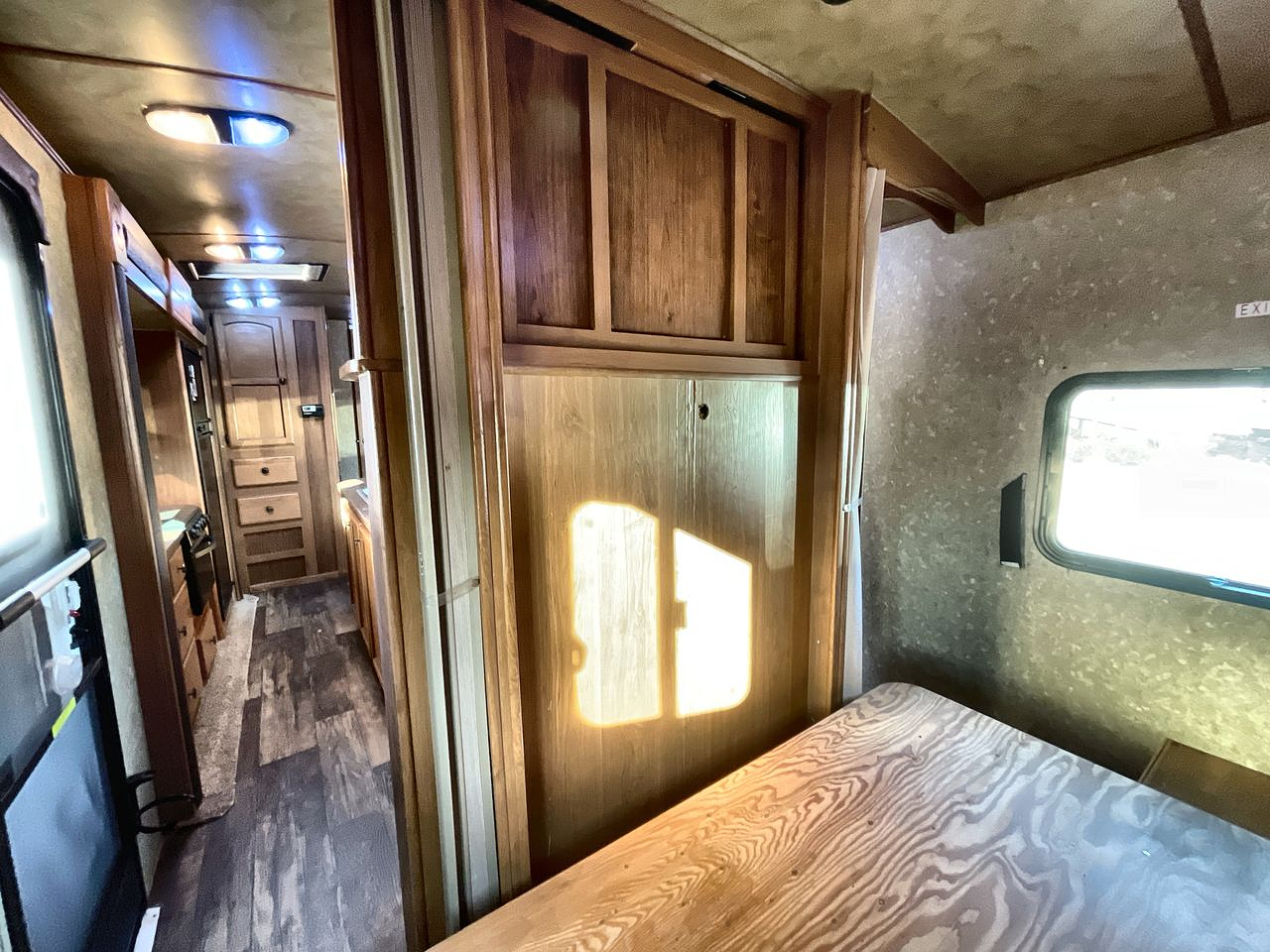 2015 CROSSROADS HILL COUNTRY 26RB