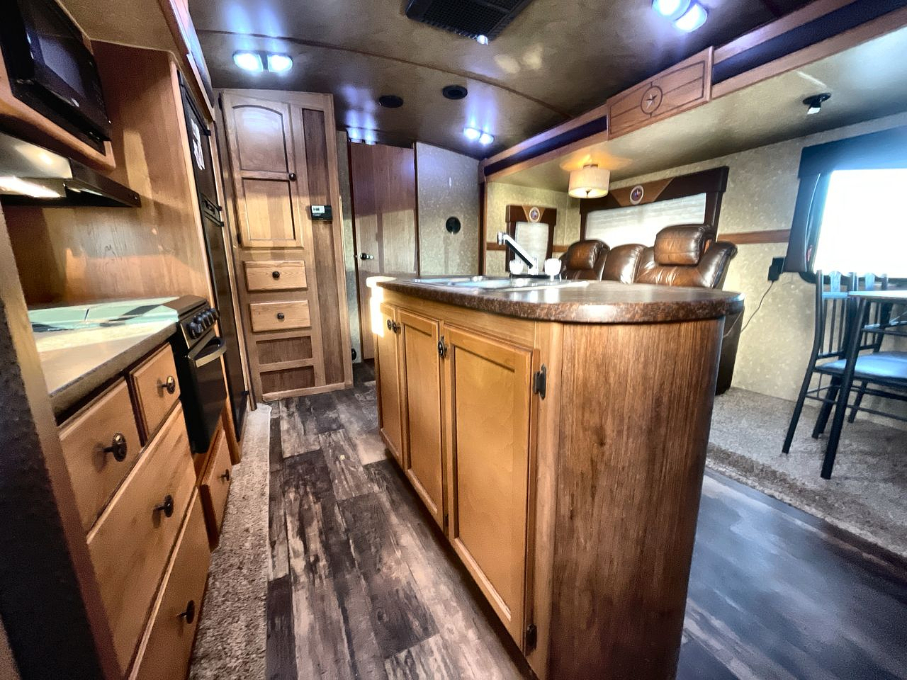 2015 CROSSROADS HILL COUNTRY 26RB