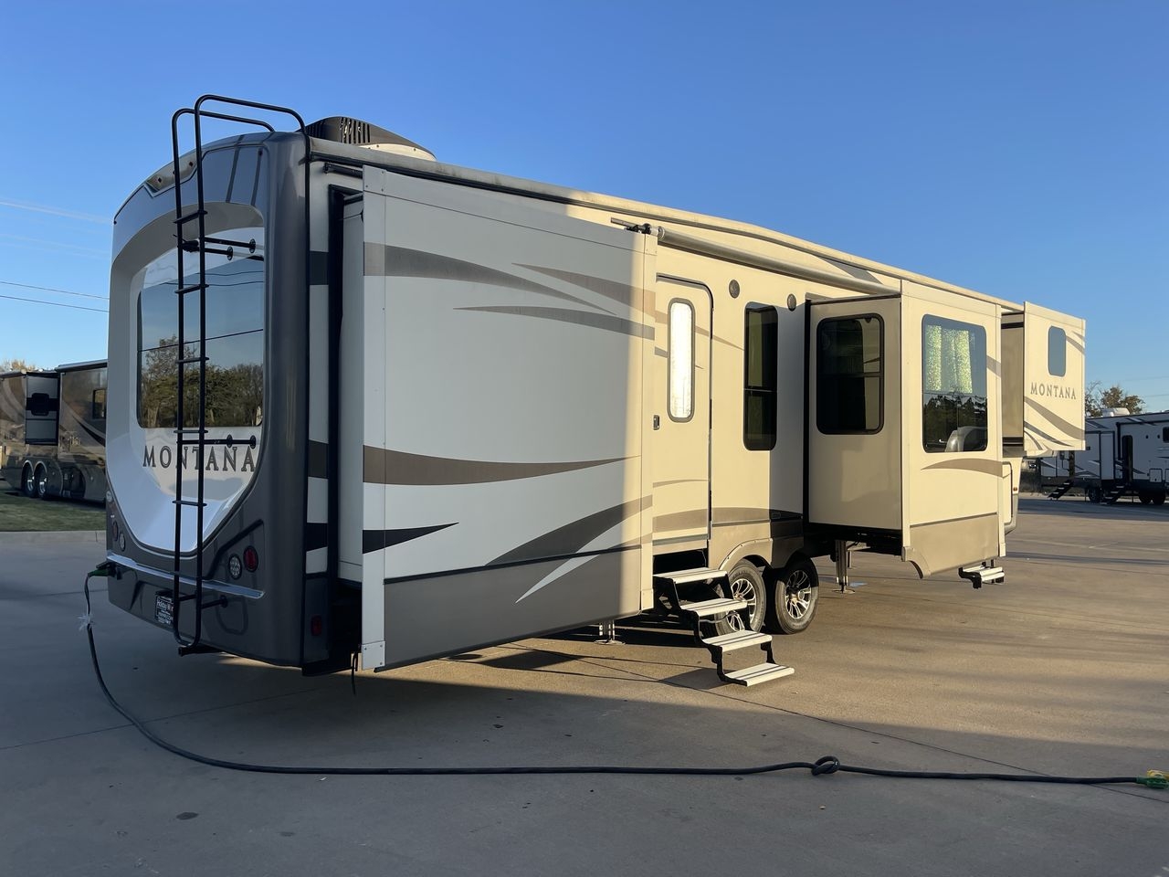 2016 KEYSTONE MONTANA 3820FK