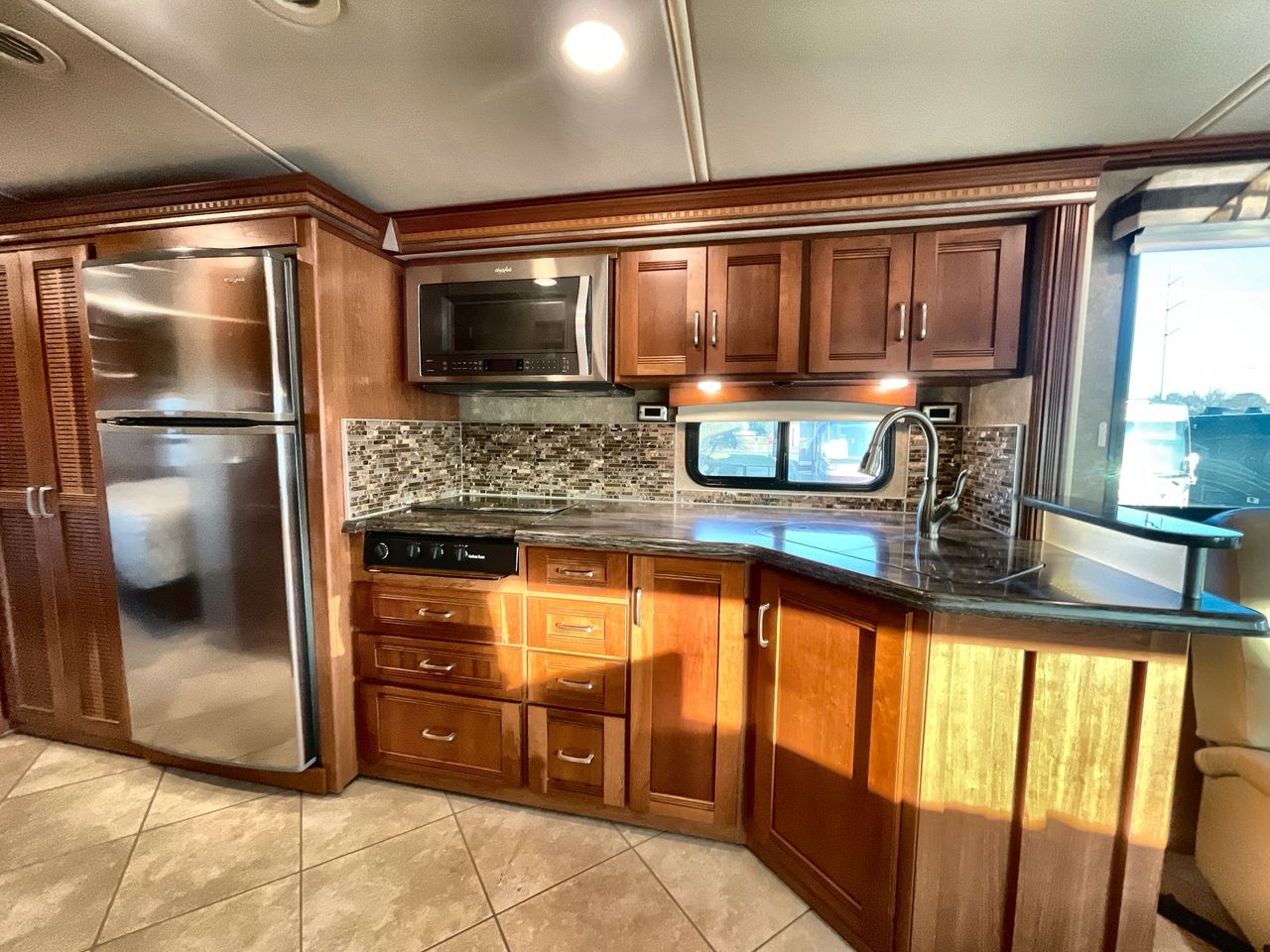 2016 WINNEBAGO FORZA 36G