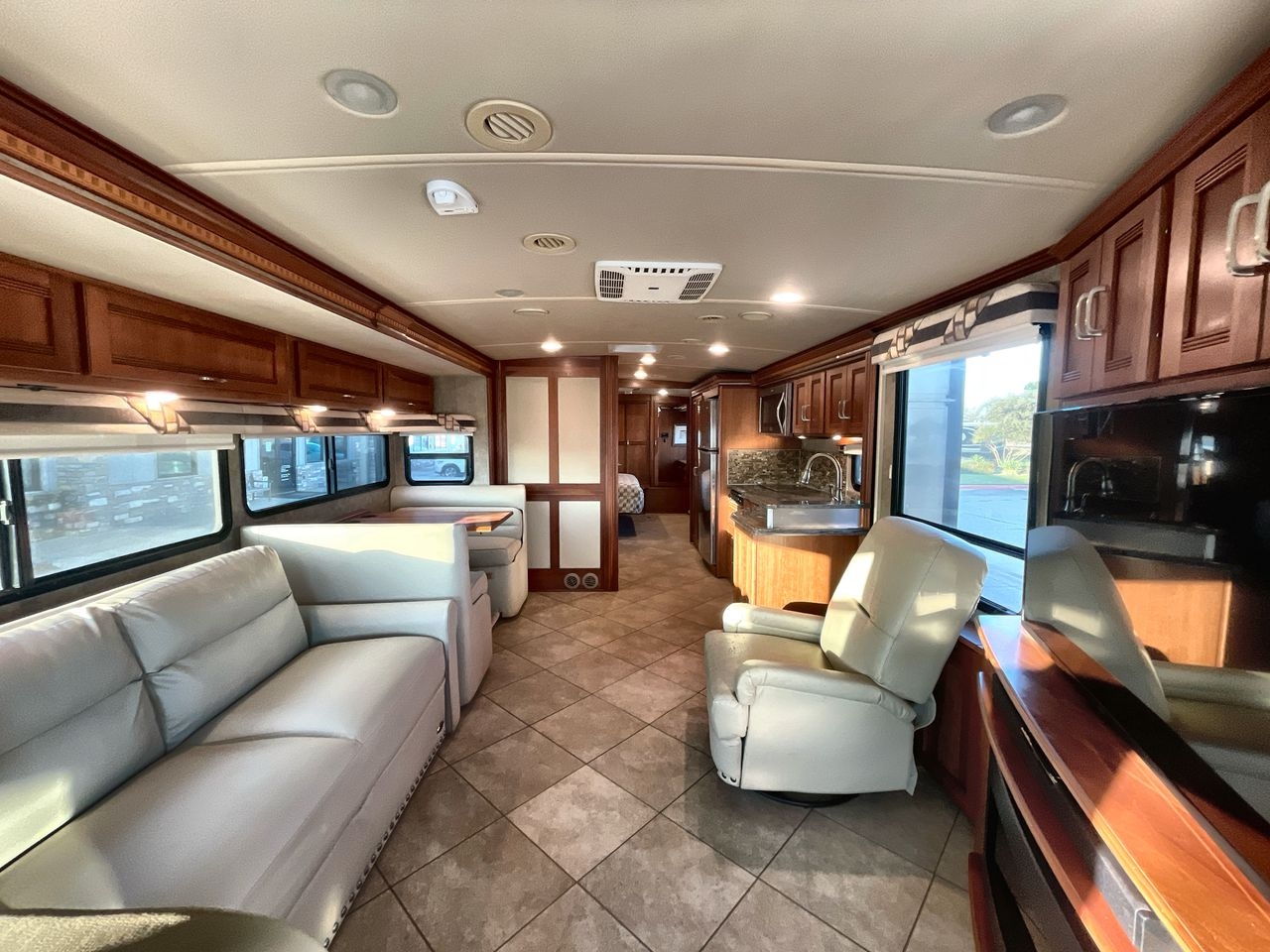 2016 WINNEBAGO FORZA 36G