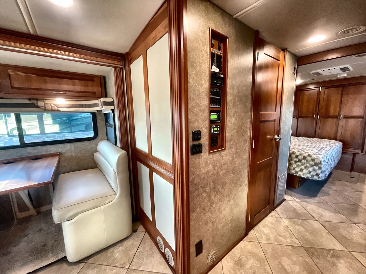2016 WINNEBAGO FORZA 36G