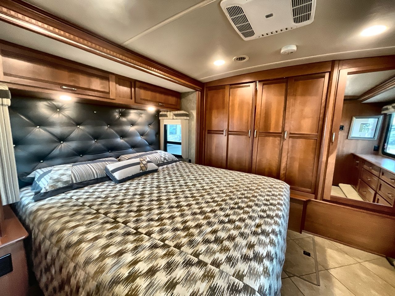 2016 WINNEBAGO FORZA 36G