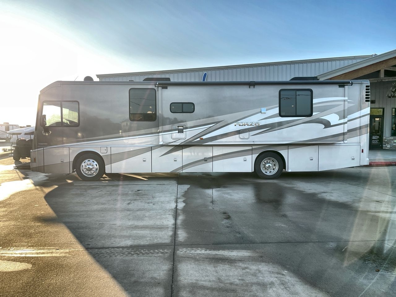 2016 WINNEBAGO FORZA 36G