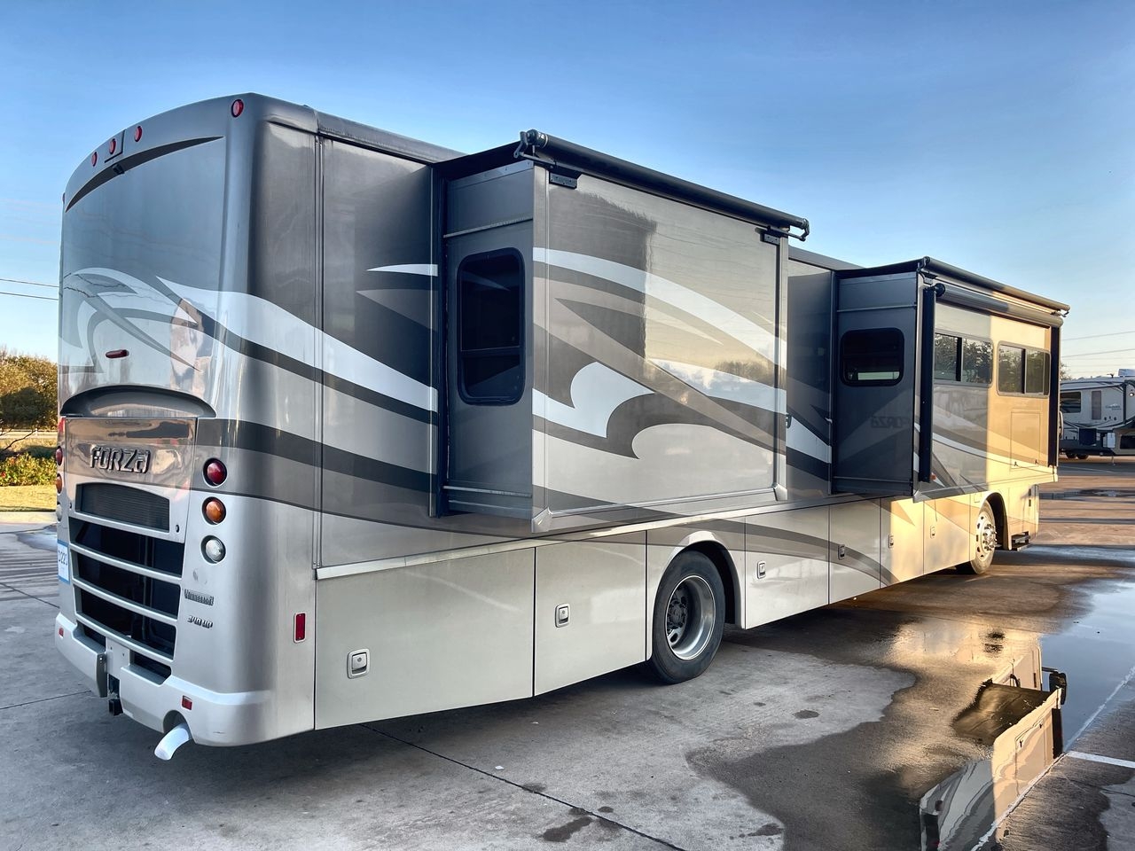 2016 WINNEBAGO FORZA 36G