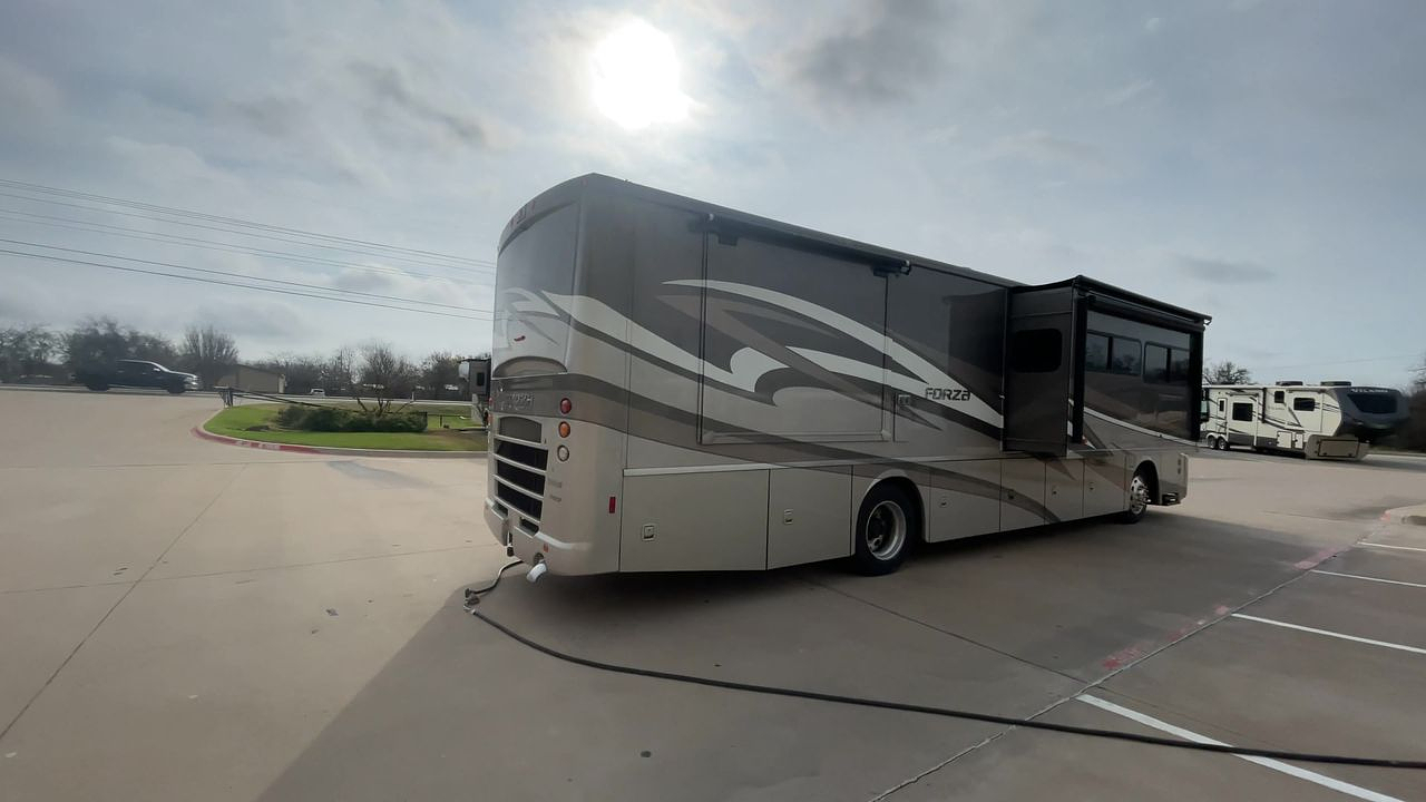 2016 WINNEBAGO FORZA 36G