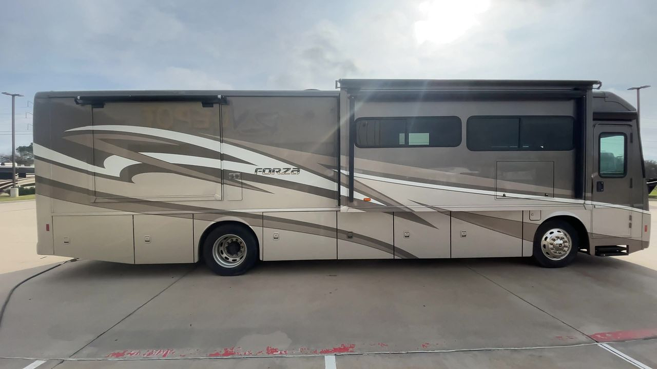 2016 WINNEBAGO FORZA 36G