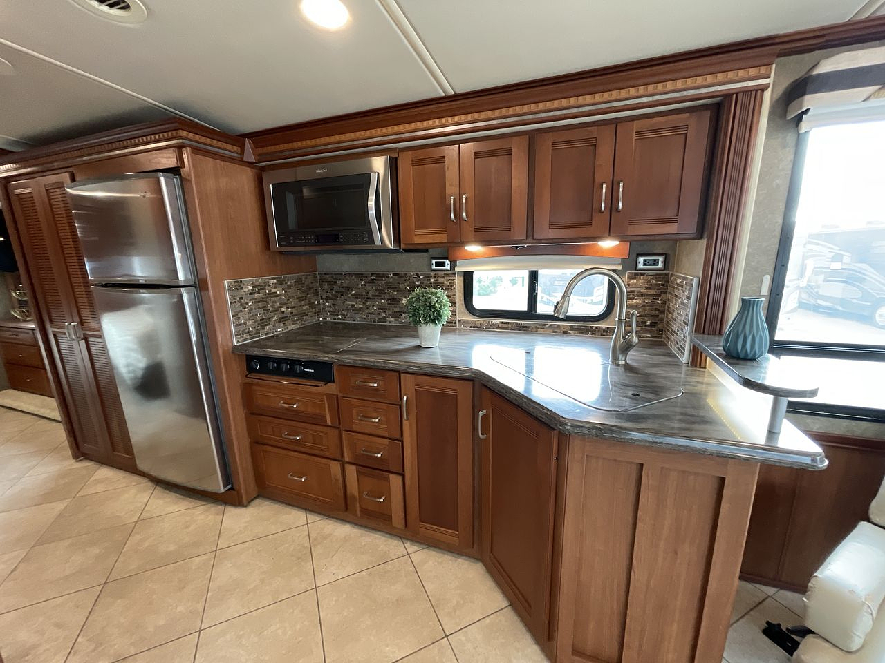 2016 WINNEBAGO FORZA 36G