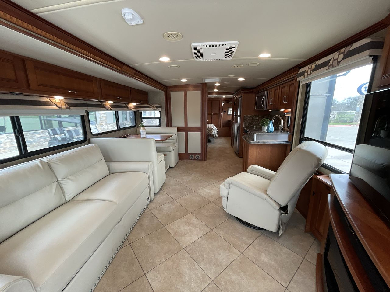 2016 WINNEBAGO FORZA 36G