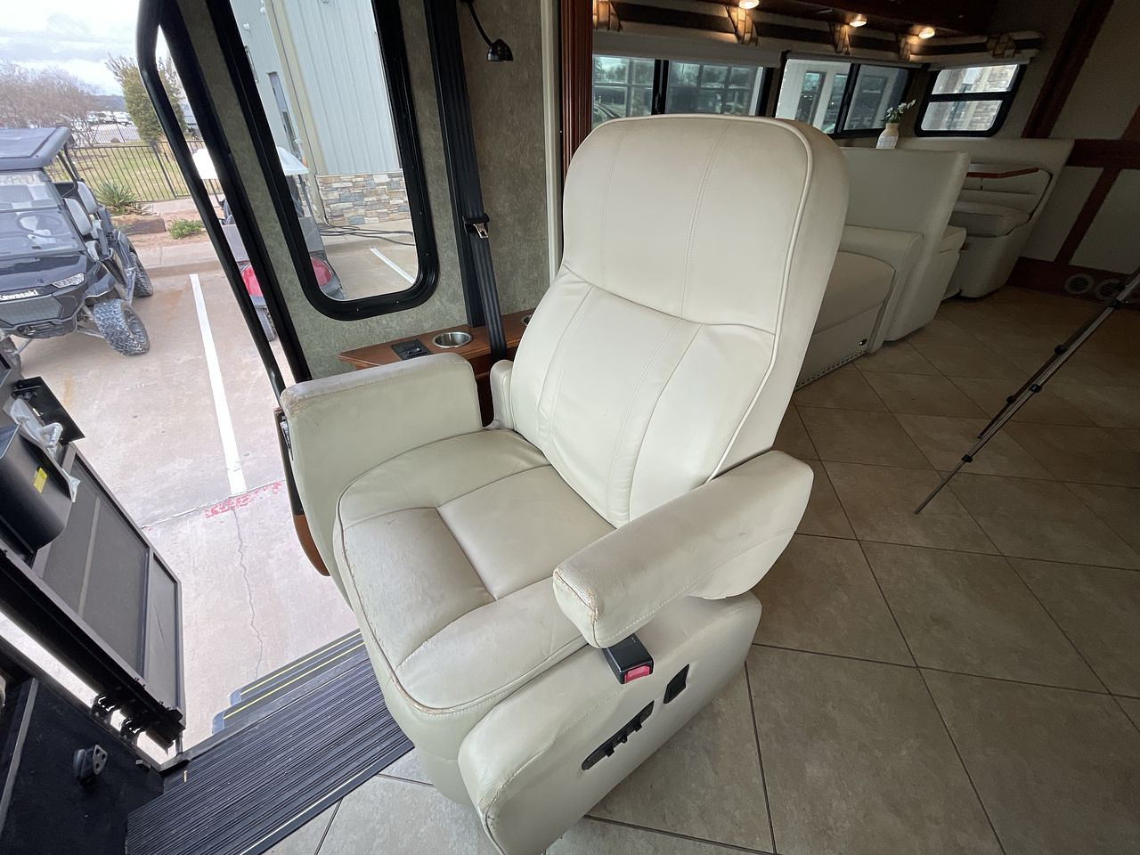 2016 WINNEBAGO FORZA 36G