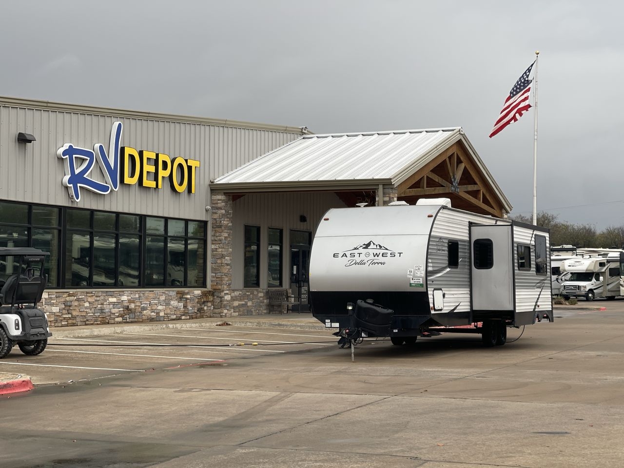 2021 EAST TO WEST DELLA TERRA 271BH