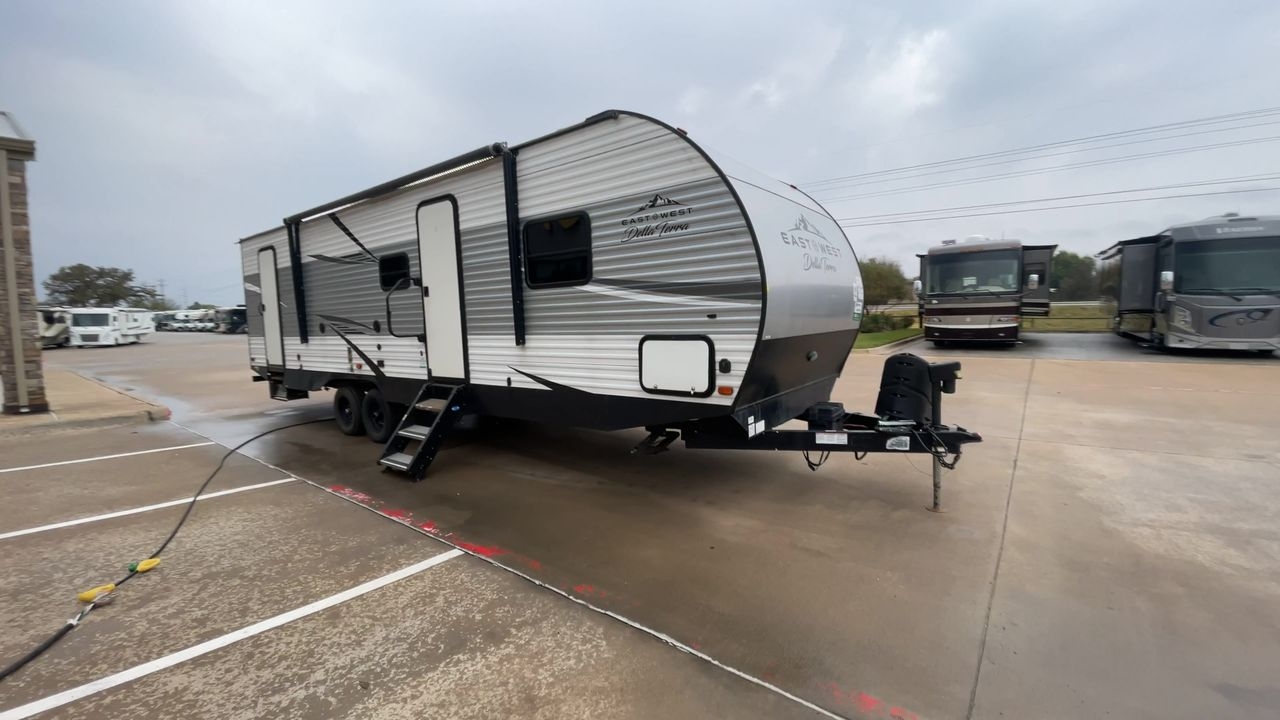 2021 EAST TO WEST DELLA TERRA 271BH
