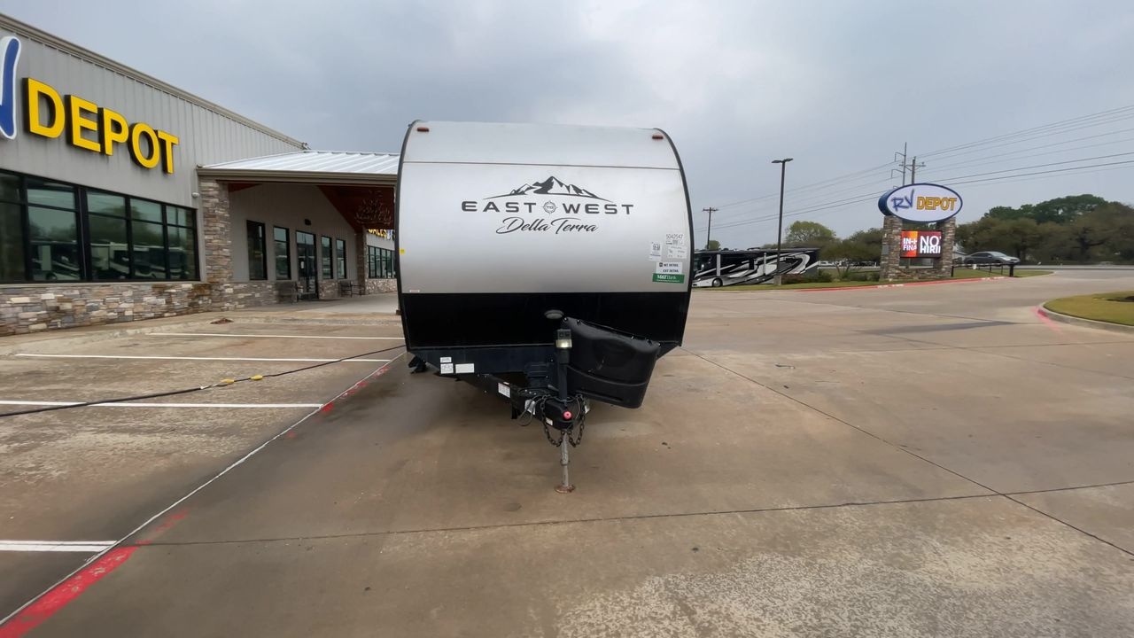 2021 EAST TO WEST DELLA TERRA 271BH