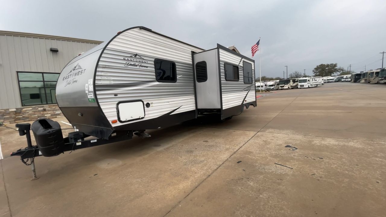 2021 EAST TO WEST DELLA TERRA 271BH