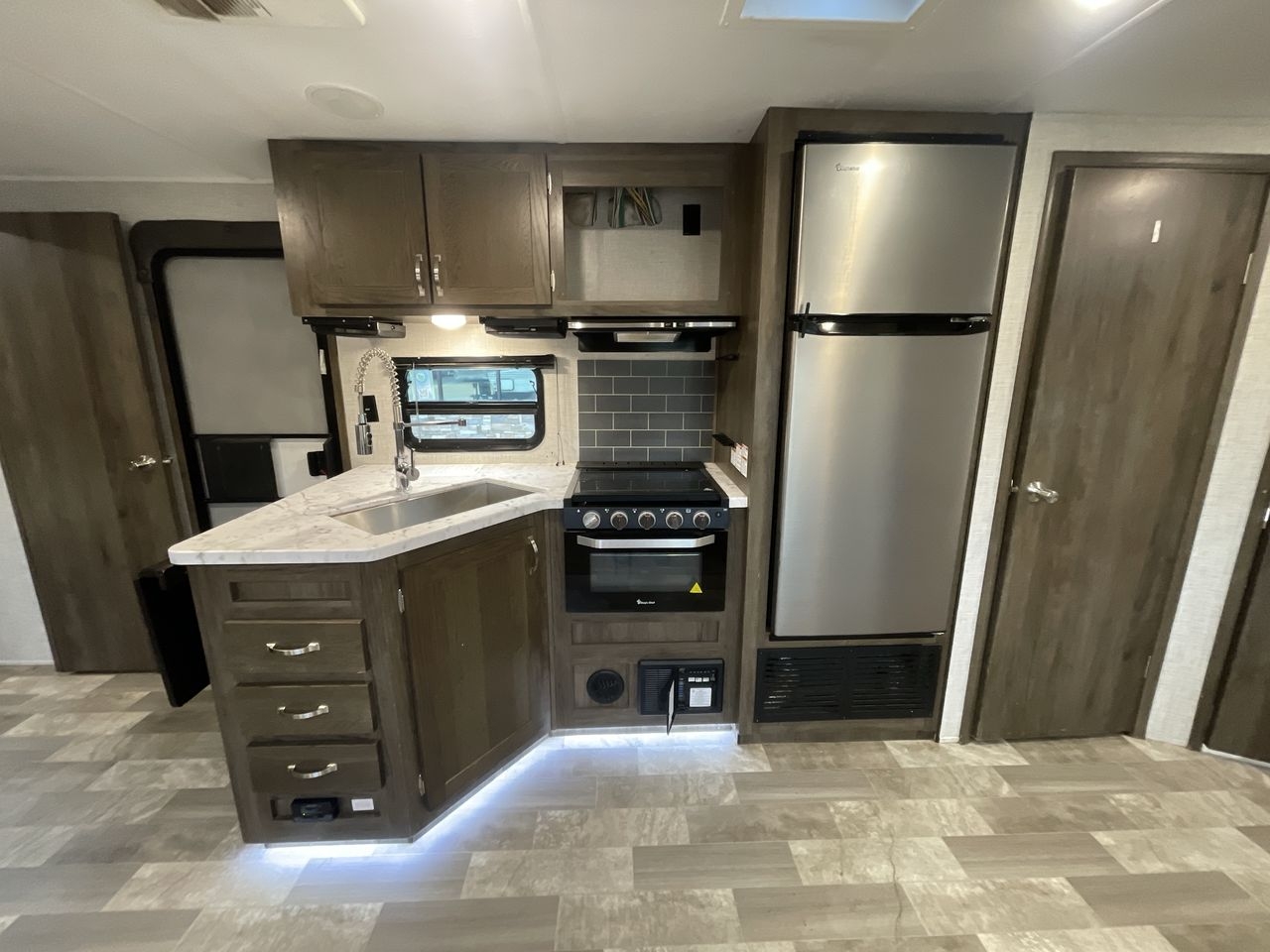 2021 EAST TO WEST DELLA TERRA 271BH