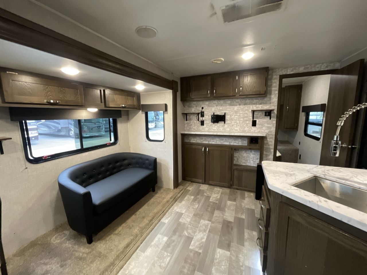 2021 EAST TO WEST DELLA TERRA 271BH