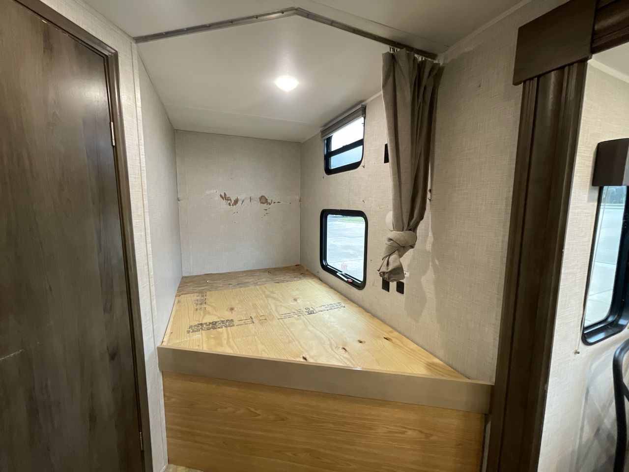 2021 EAST TO WEST DELLA TERRA 271BH