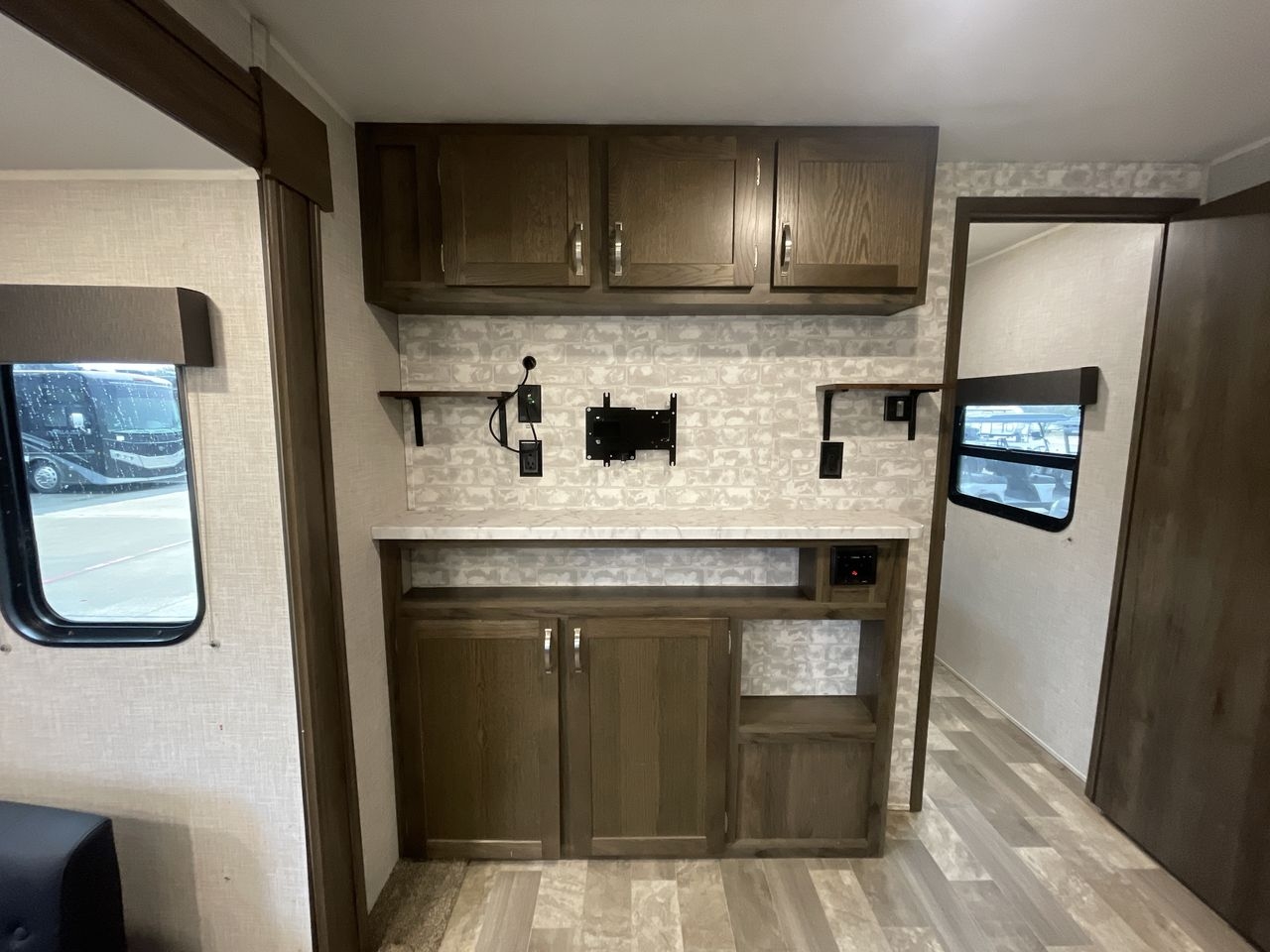 2021 EAST TO WEST DELLA TERRA 271BH