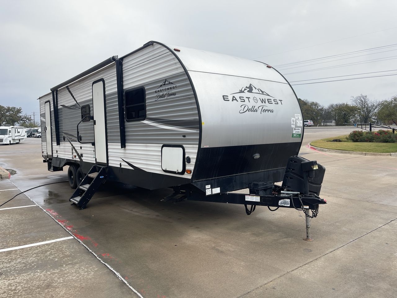 2021 EAST TO WEST DELLA TERRA 271BH