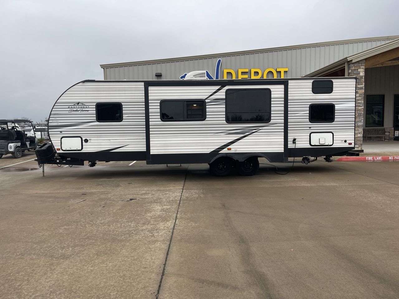 2021 EAST TO WEST DELLA TERRA 271BH