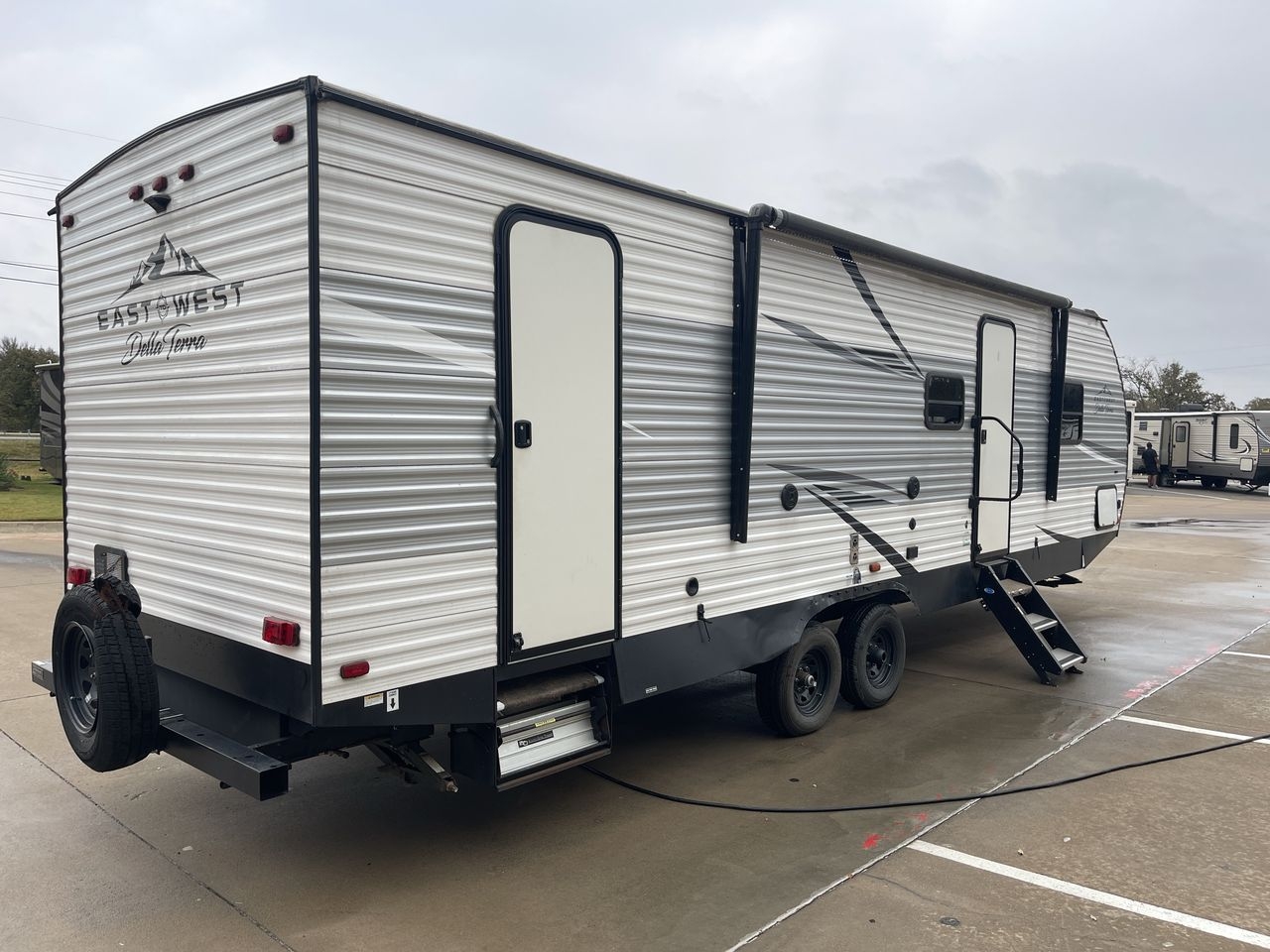 2021 EAST TO WEST DELLA TERRA 271BH