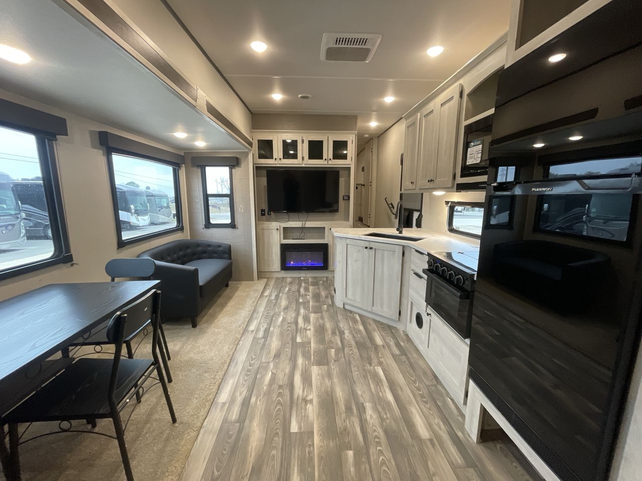 2023 FOREST RIVER WILDCAT 39QB-ONE