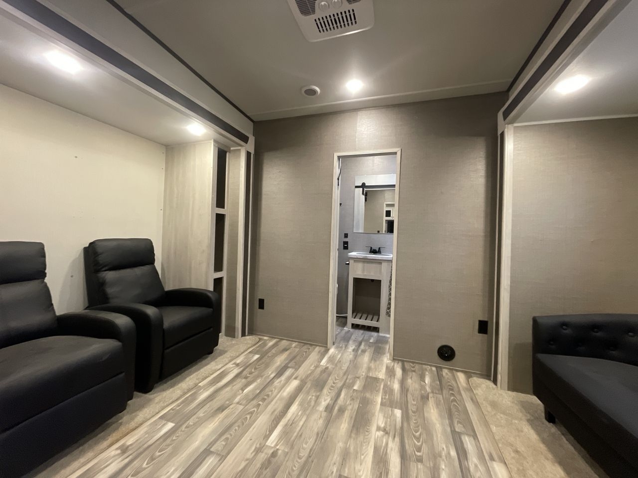 2023 FOREST RIVER WILDCAT 39QB-ONE