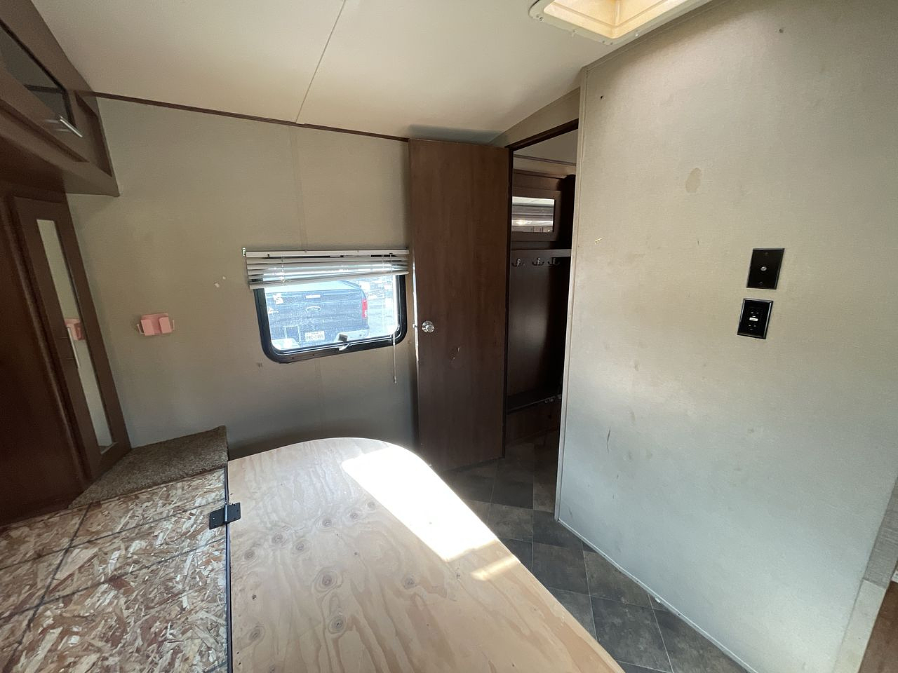 2014 DUTCHMEN AEROLITE 294RK