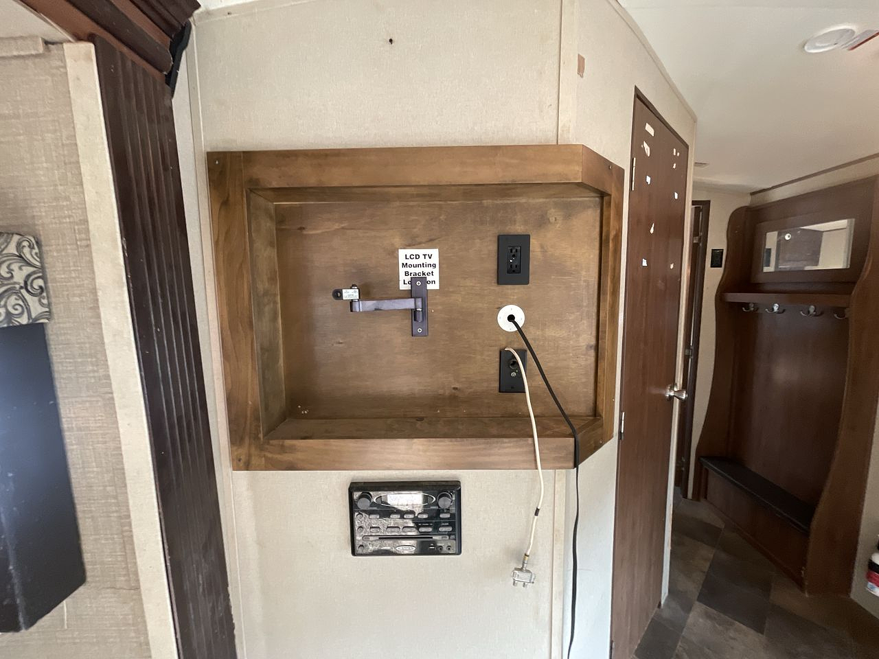 2014 DUTCHMEN AEROLITE 294RK