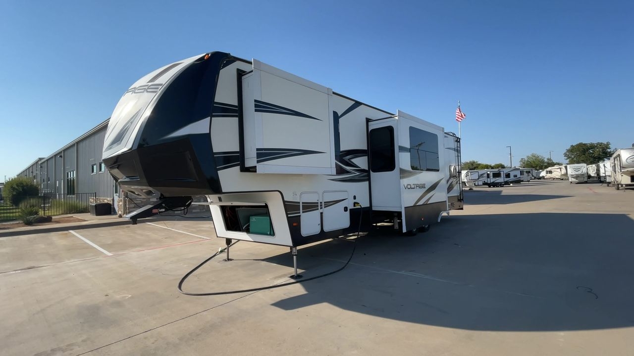 2017 DUTCHMEN VOLTAGE 3305