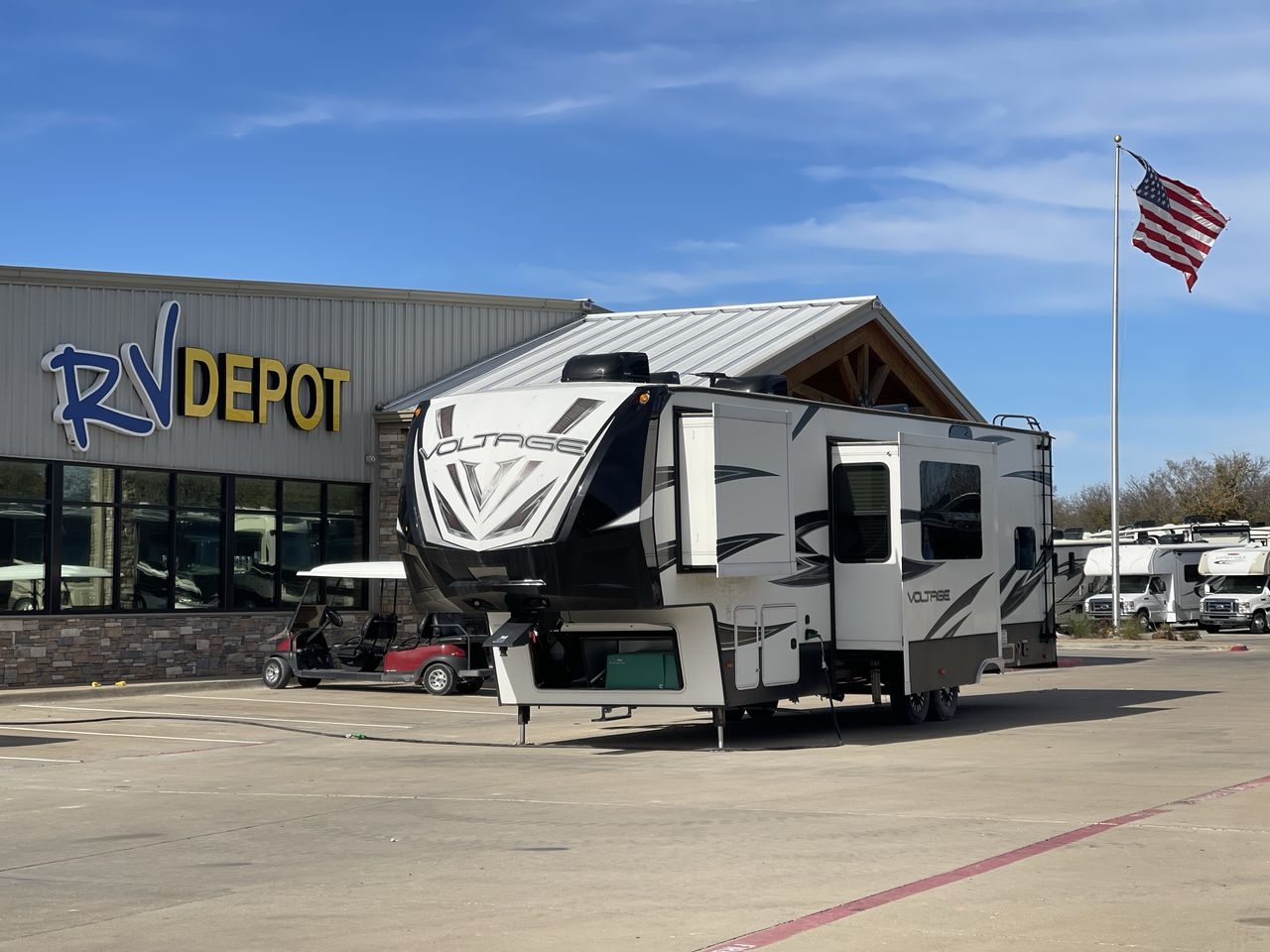 2017 DUTCHMEN VOLTAGE 3305