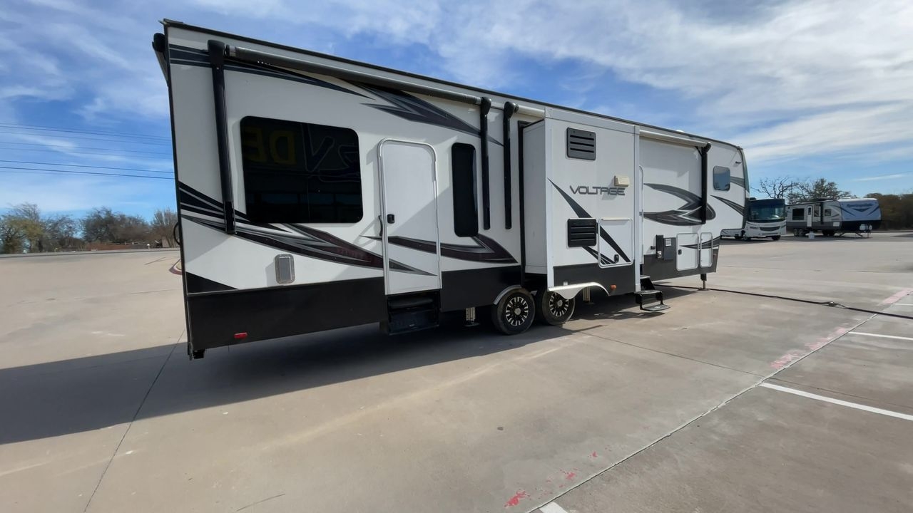 2017 DUTCHMEN VOLTAGE 3305