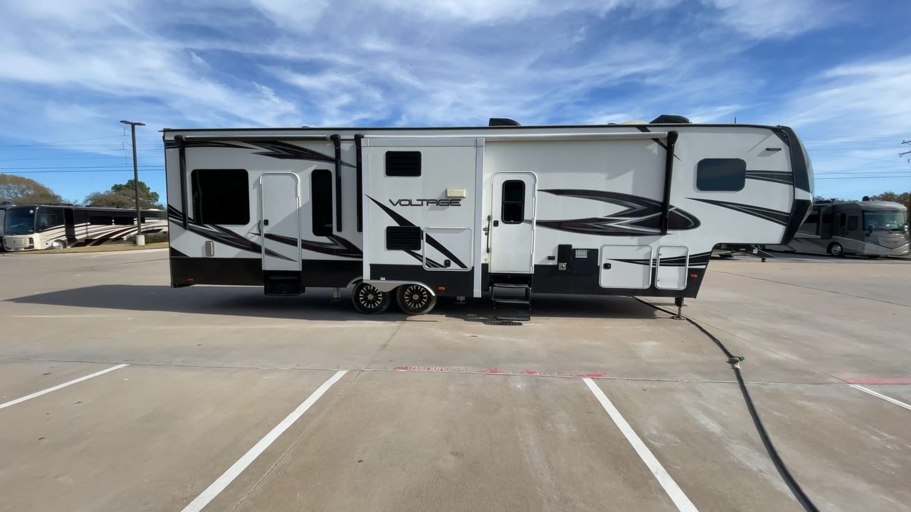 2017 DUTCHMEN VOLTAGE 3305