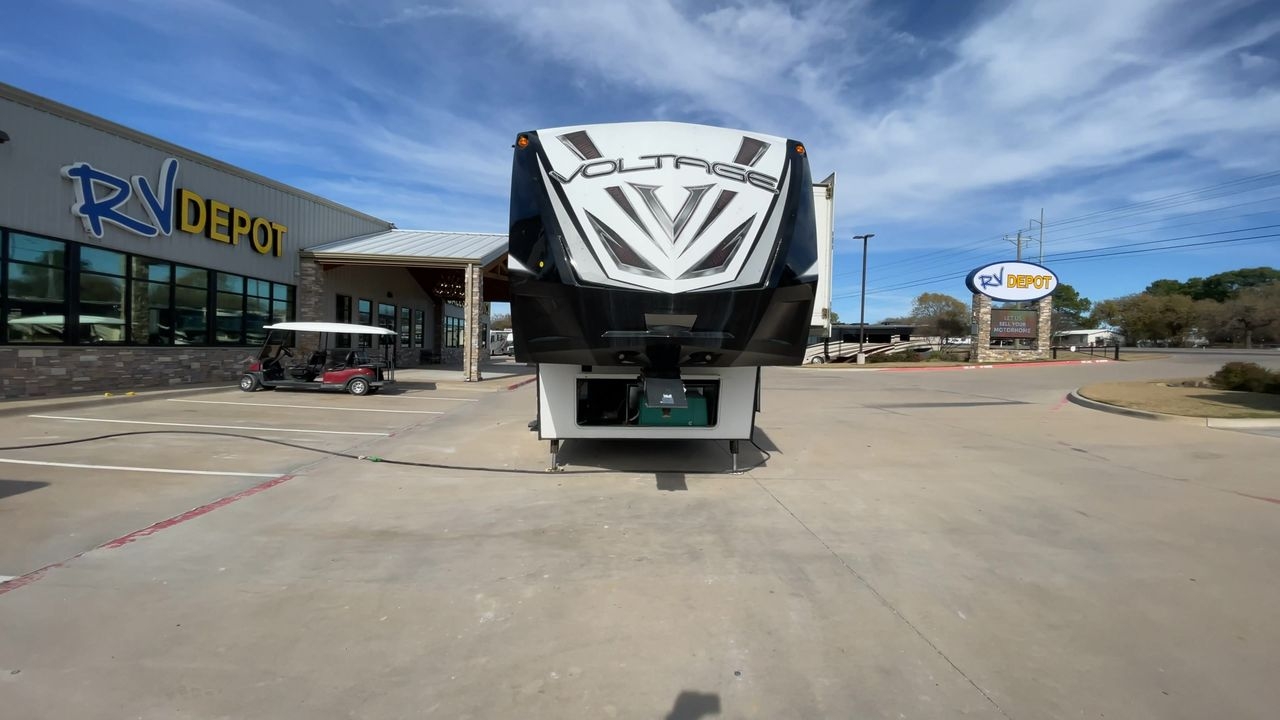 2017 DUTCHMEN VOLTAGE 3305